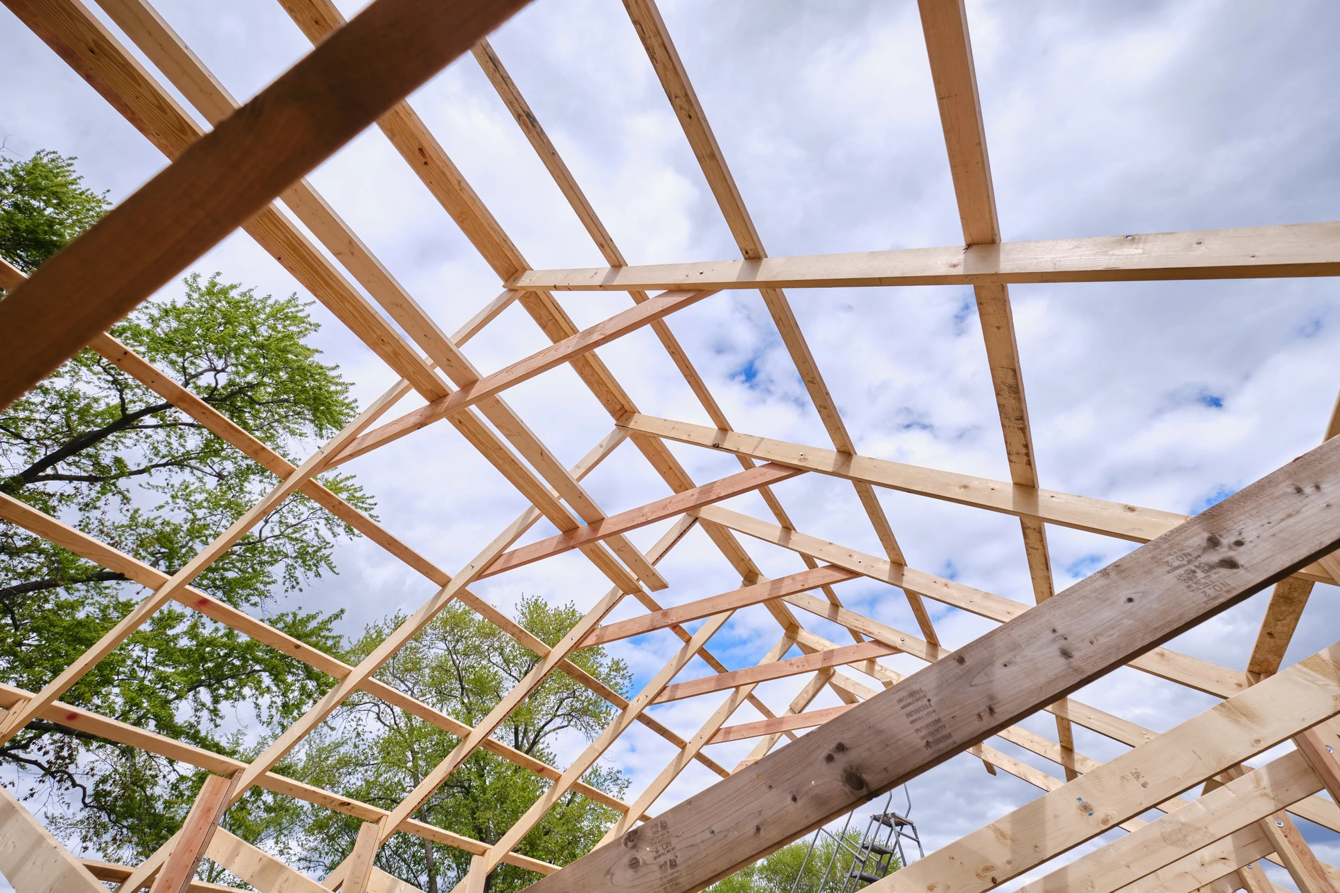 Maison en bois de construction pour une maison en construction